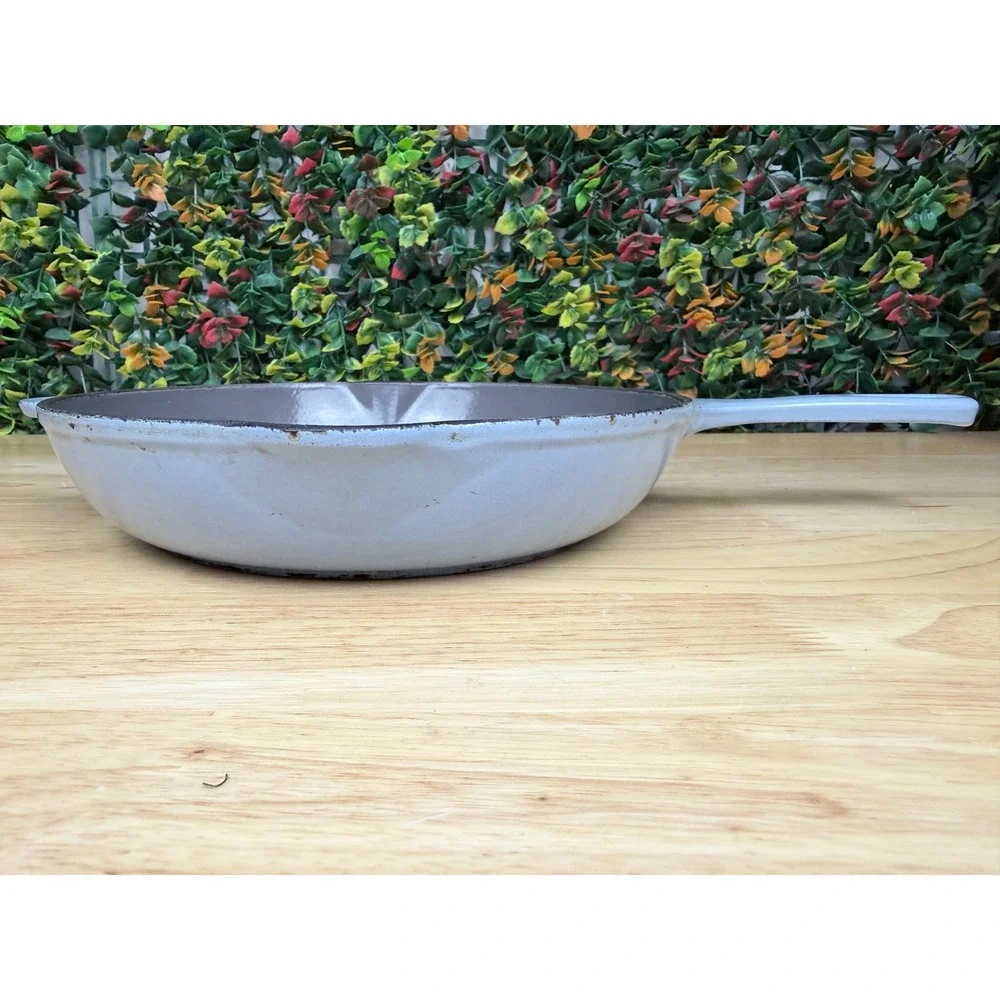 Le Creuset 23 Enameled Cast Iron Skillet Double Spout Sky Blue France 9